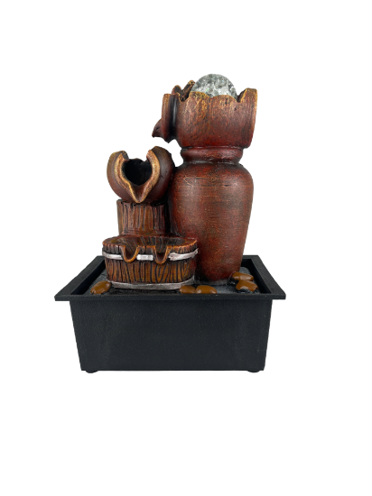 Снимка на Фонтан със стомна малък дърво