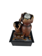 Снимка на Фонтан със стомна малък дърво