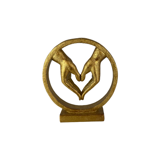 Снимка на Ръце в кръг сърце злато