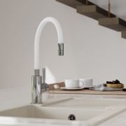 Снимка на Стоящ смесител за кухня с гъвкав PVC бял чучур Zumba FERRO