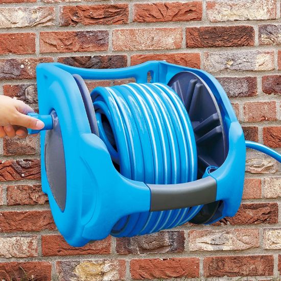 Снимка на Макара с маркуч и пистолет за поливане за стена AQUACRAFT